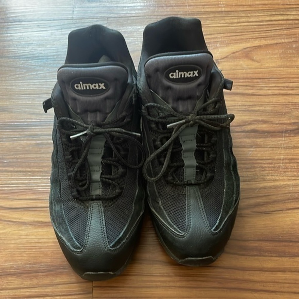 Nike Airmax shoes. Used black size 11